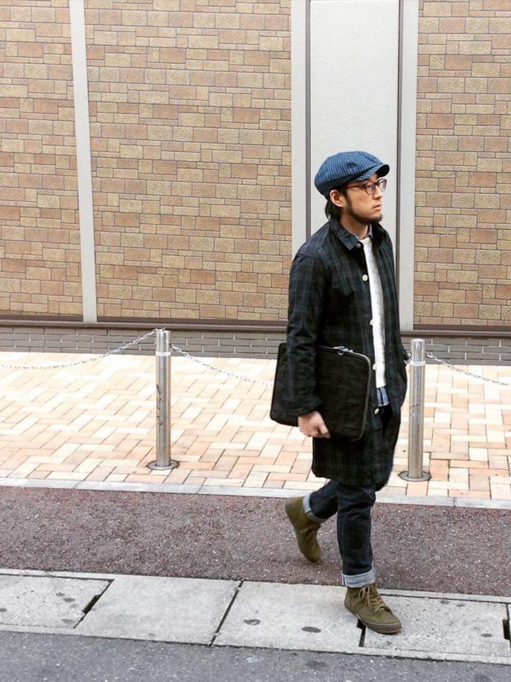 「MANUAL ALPHABETのアイテム（ステンカラーコート、その他）」を使った、Ryunosuke Kawanoさん（メンズ・166cm）の冬コーディネートの1枚目の写真