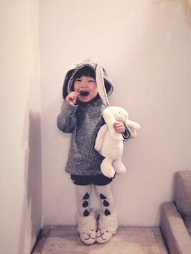 「動物モチーフ」｜「アイテム（パーカー）」を使った、oskさん（キッズ・80cm）の冬コーディネート