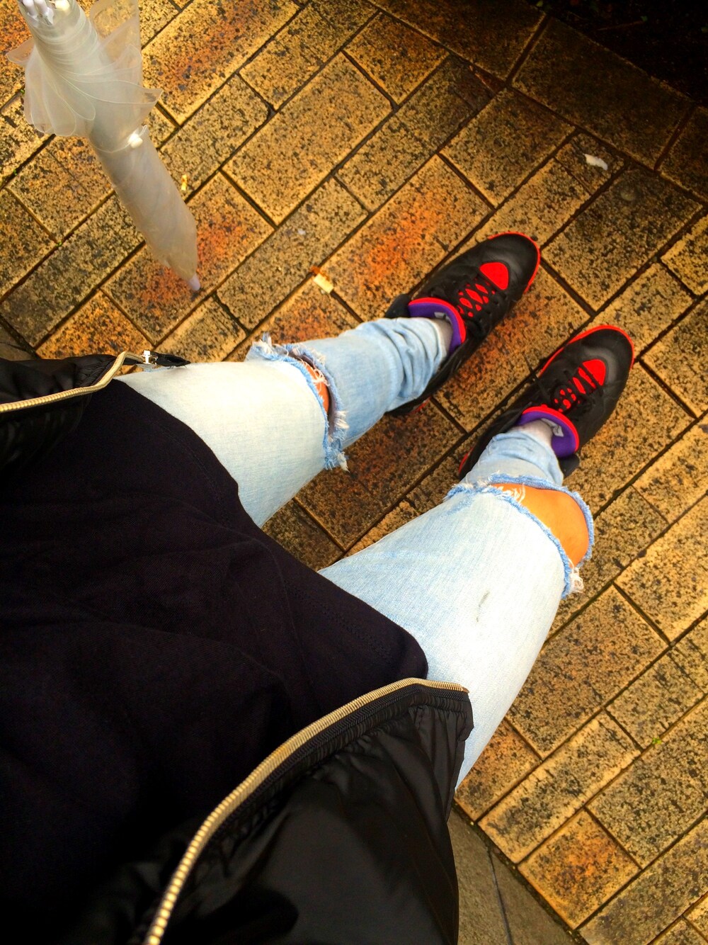 「BILLABONG、Down Jacket 、SUPRA、Tshirts、H&M、denim、AIR JORDAN、airjordan7、NIKE、fashion」｜「BILLABONGのアイテム（ダウンジャケット/コート、ブラック系）」を使った、ユウスケさん（メンズ・166cm）の春コーディネートの1枚目の写真