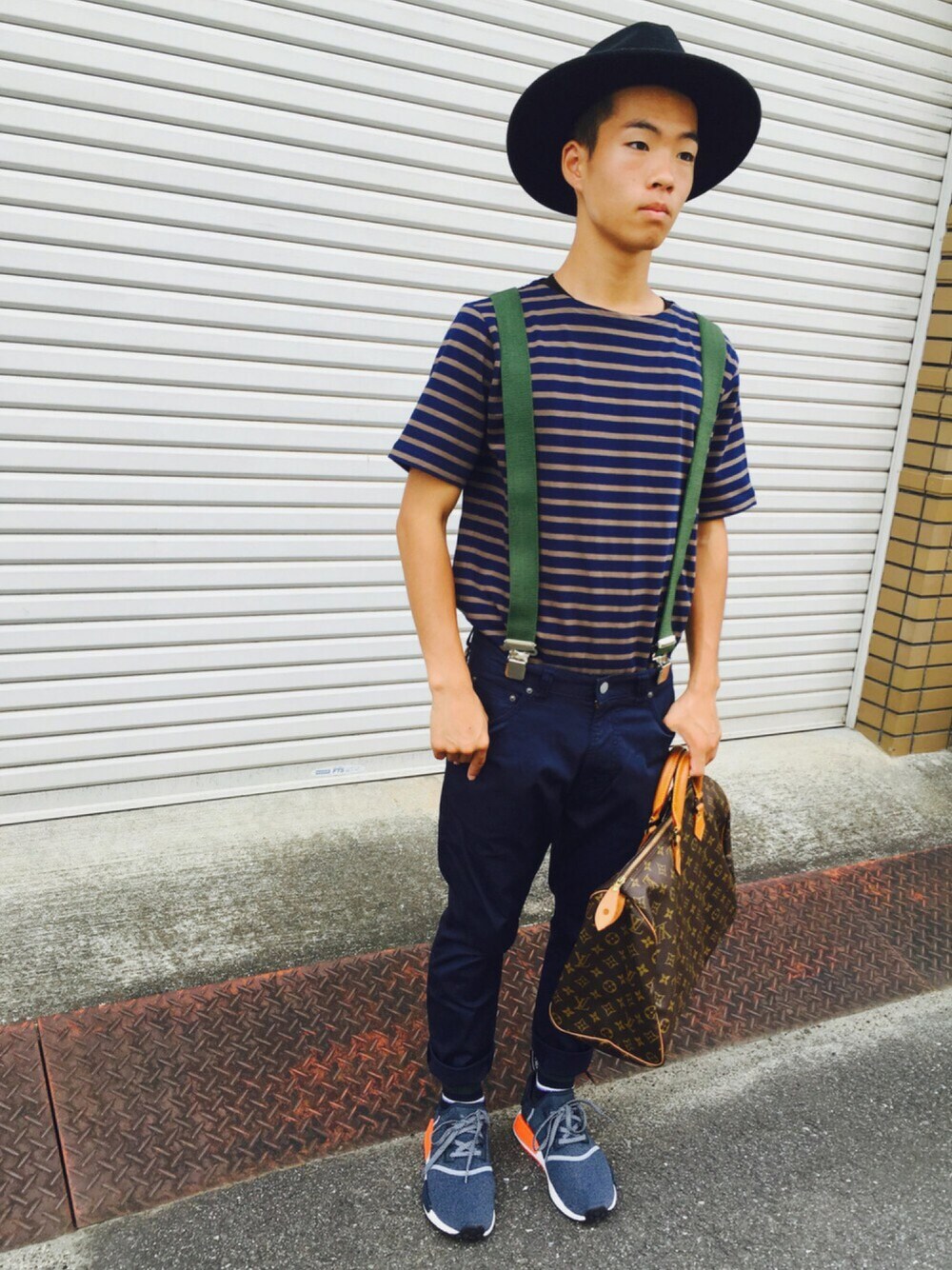 「ハット、united arrows、BEAMS、サスペンダー、スラックス、adidas originals、NMD、Vivienne Westwood、comme ca ism、ドラフトABC」｜「UNITED ARROWSのアイテム（Tシャツ/カットソー、ブルー系）」を使った、ユウスケさん（メンズ・165cm）の秋コーディネートの1枚目の写真