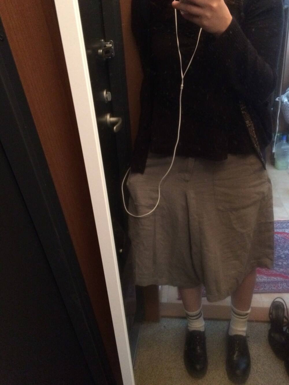 「COMME CA DU MODEのSarrouel pants（その他パンツ、グレー系）」を使った、うっちゃんさん（レディース・161cm）の春コーディネートの1枚目の写真