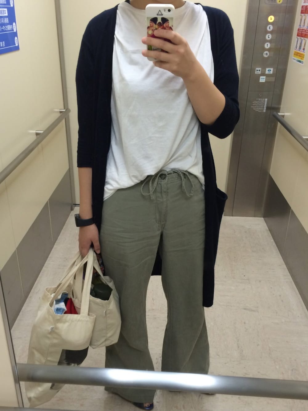 「ロングカーディガン、ワイドパンツ、ZARA、GAP」｜「UNIQLOのアイテム（パンツ、ベージュ系）」を使った、うっちゃんさん（レディース・161cm）の秋コーディネートの1枚目の写真