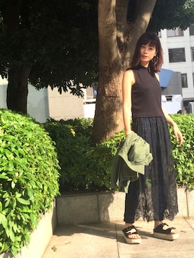 「メチャカリ」｜「アイテム（ミリタリージャケット）」を使った、伊藤沙織さん（レディース・162cm）の夏コーディネート