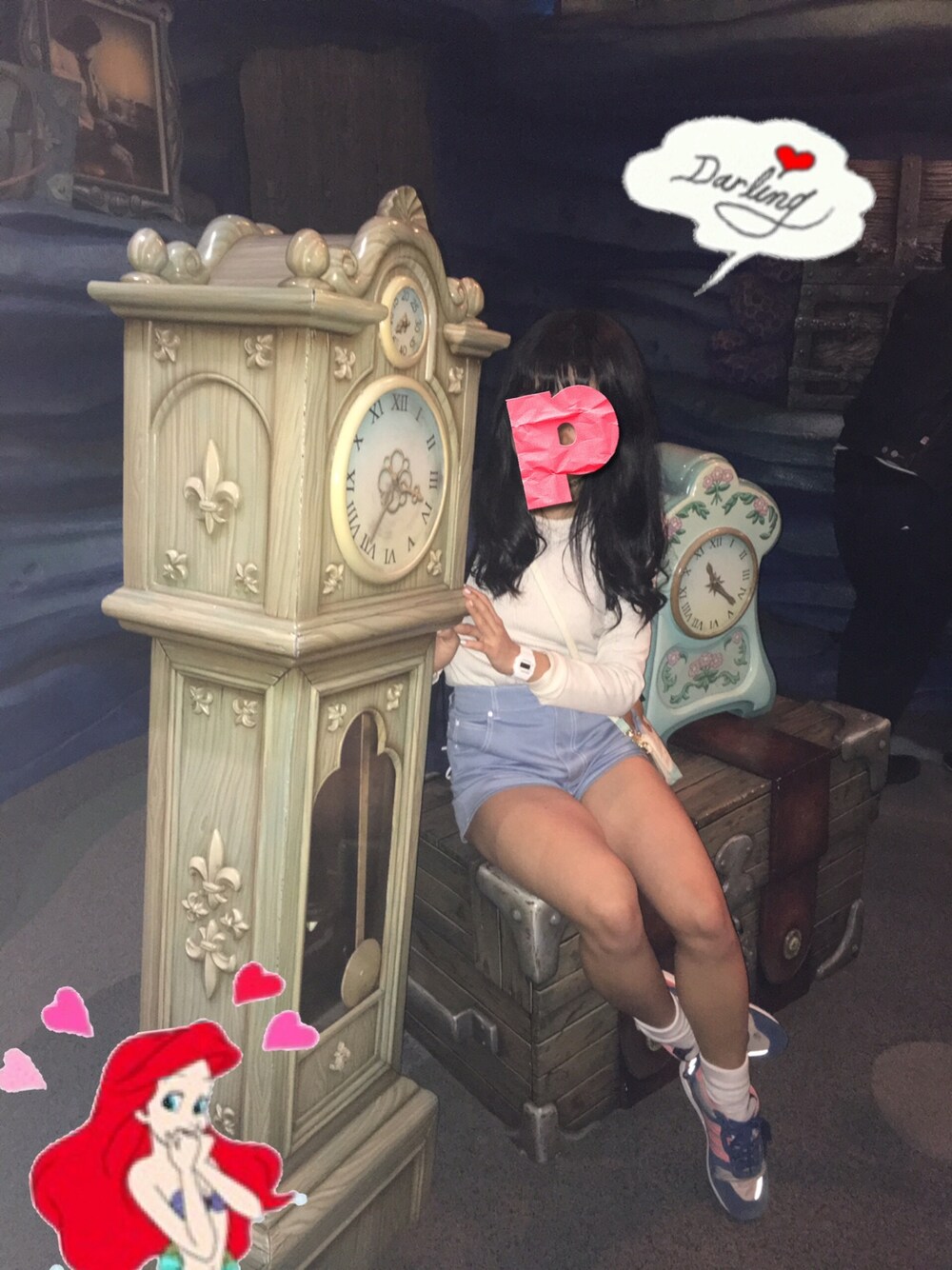 「disney、ディズニーコーデ、ディズニーシー、袖フリル、ハイウエストパンツ、編み上げ、ハートポケット、adidas、スニーカー、スマホケース」｜「カカリカラのアイテム（ニット/セーター、ホワイト系）」を使った、パルさん（レディース・155cm）の春コーディネートの1枚目の写真