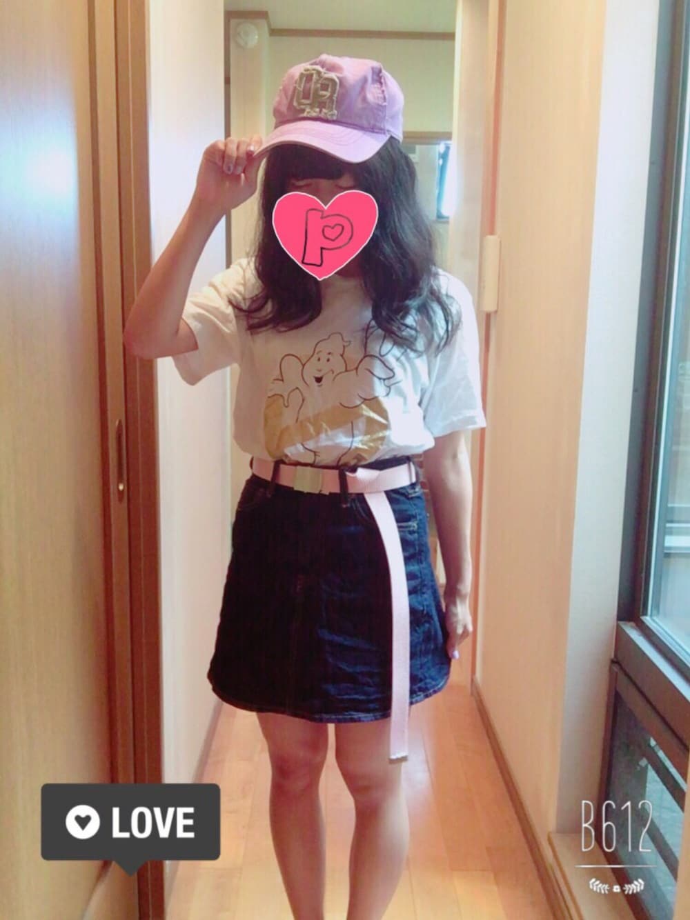 「キャップ、ゴーストバスターズ、UT、デニムスカート、台形ｽｶｰﾄ、ガチャベルト、ピンクベルト、ネイル、家族旅行」｜「UNIQLOのアイテム（Tシャツ/カットソー、ホワイト系）」を使った、パルさん（レディース・155cm）の夏コーディネートの1枚目の写真