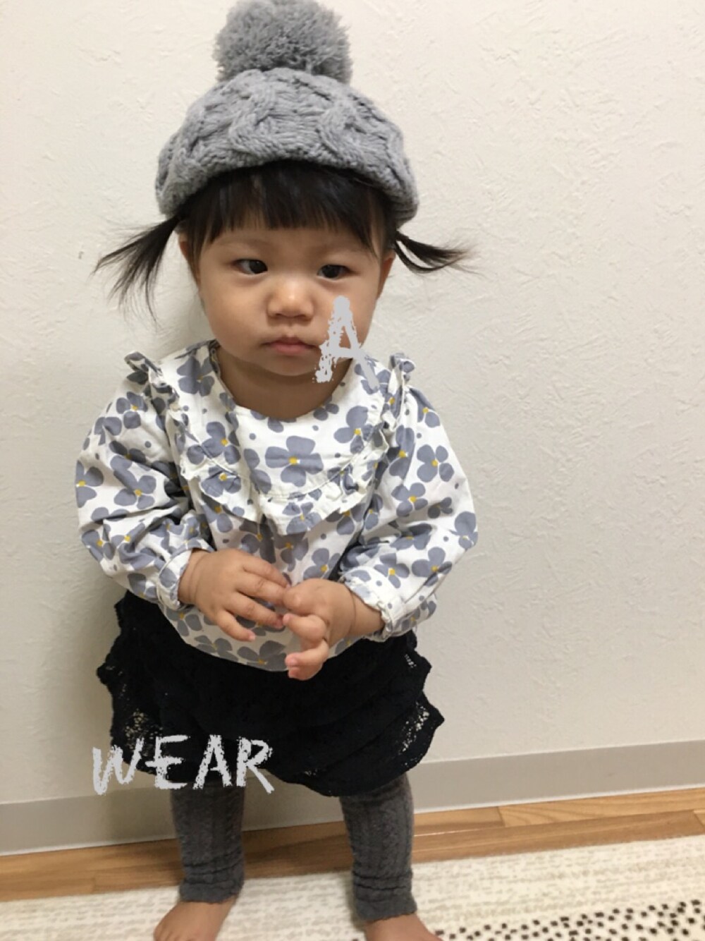 「女の子、9ヶ月、ツインテール、前髪ぱっつん、ニットベレー帽、ダイソー、birthday、西松屋、しまむら、ニット帽フェス」｜「DAISOのアイテム（ハンチング/ベレー帽、グレー系）」を使った、あーこさん（キッズ・70cm）の秋コーディネートの1枚目の写真