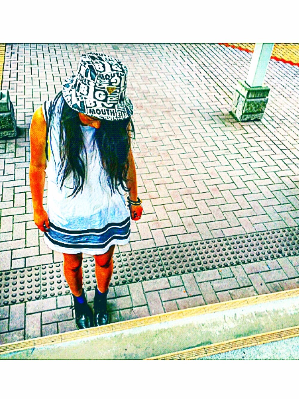 「JOYRICH、FOREVER 21、Dr.Martens、Alexander Wang」｜「JOYRICHのアイテム（キャスケット、ホワイト系）」を使った、maicoさん（レディース・174cm）の夏コーディネートの1枚目の写真