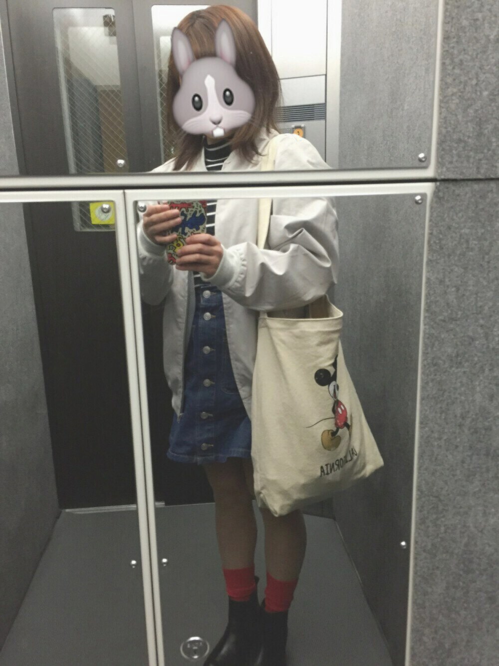 「WEGOの◆WEGO/前ボタン台形スカート（デニムスカート、ブルー系）」を使った、HAZUK!さん（レディース・154cm）の春コーディネートの1枚目の写真