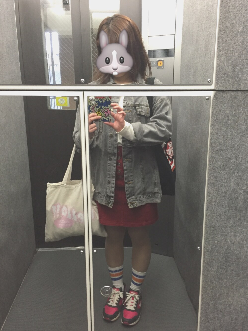 「NICE CLAUPのアイテム（ジャケット/アウター、ブルー系）」を使った、HAZUK!さん（レディース・154cm）の春コーディネートの1枚目の写真