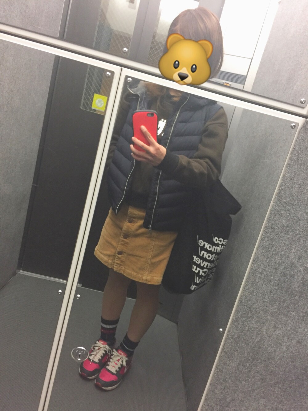 「GAPのアイテム（ダウンベスト、ブラック系）」を使った、HAZUK!さん（レディース・154cm）の冬コーディネートの1枚目の写真
