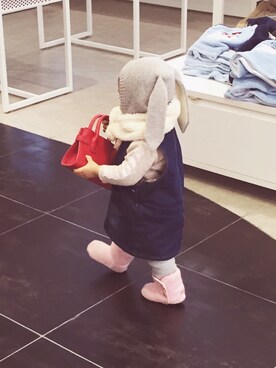 「UGG（アグ）のアイテム（ブーツ、ピンク系）」を使った、Celynneeeさん（キッズ・80cm）の冬コーディネート