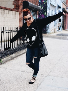 「Lulus（-）のアイテム（シューズ）」を使った、Ashley Jacklynさん（レディース・155cm）の夏コーディネート