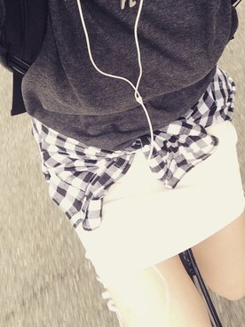 「UNIQLO（ユニクロ）のアイテム（Tシャツ/カットソー、グレー系）」を使った、hidemiさん（レディース・165cm）の夏コーディネート