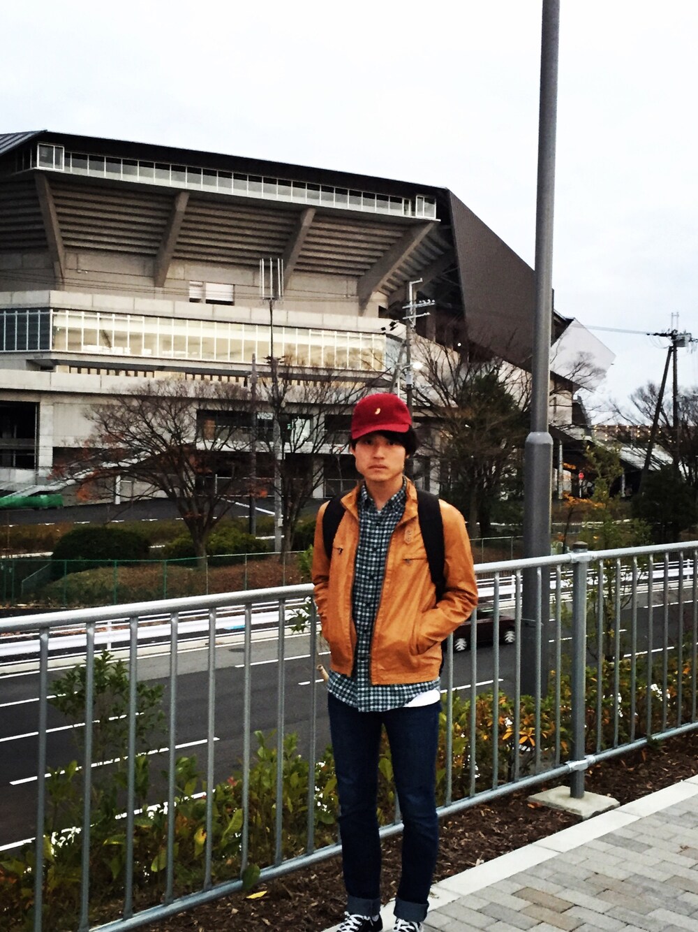 「ガンバ大阪、UNIQLO、converse、XLARGE、BEAMS、back number」｜「CONVERSEのアイテム（スニーカー、ブラック系）」を使った、こうへいくんさん（メンズ・170cm）の冬コーディネートの1枚目の写真