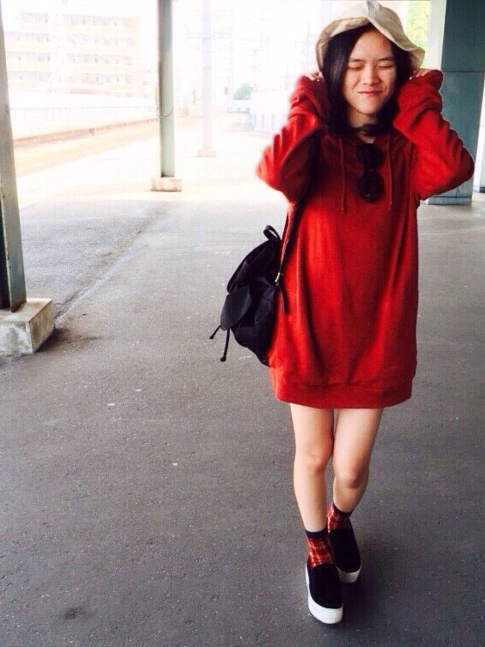 「靴下屋、earth music&ecology、Sunglasses」｜「earth music&ecologyのアイテム（その他シューズ、ブラック系）」を使った、Rubyさん（レディース・153cm）の冬コーディネートの1枚目の写真