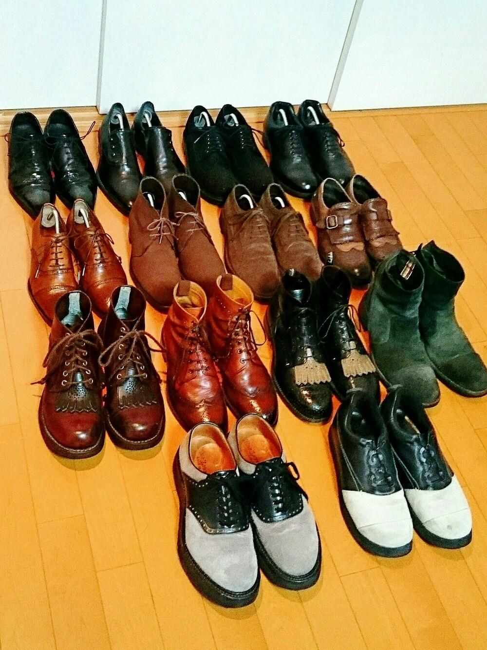 「革靴、ビジネススタイル、ブーツ、レザーシューズ」｜「foot the coacherのレースアップブーツ(カスタム)（ブーツ、ブラック系）」を使った、H.Kさん（メンズ・167cm）の春コーディネートの1枚目の写真