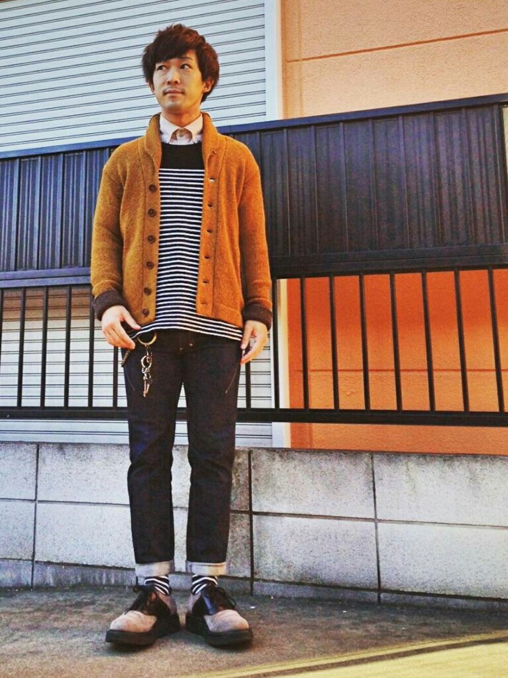 「シンプル、ボーダートップス、シンプルコーデ、ルード、冬、マスタード、サドルシューズ」｜「n(n) BY NUMBER (N)INEのREGULAR STRAIGHT ANKLE CUT PANTS_DENIM（デニムパンツ、ブルー系）」を使った、H.Kさん（メンズ・167cm）の冬コーディネートの1枚目の写真