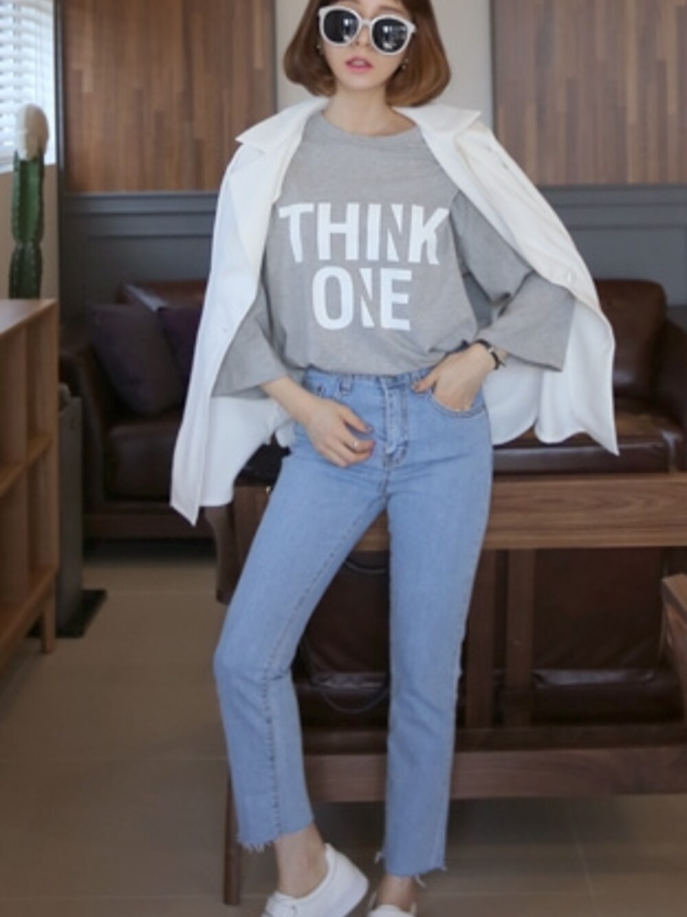「denim、pants、jacket 、Tshirts、korea、daily look、korea style、daily、denim pants、codi」｜「러브레터 자켓（その他アウター、ホワイト系）」を使った、큐니걸스さん（レディース・163cm）の冬コーディネートの1枚目の写真