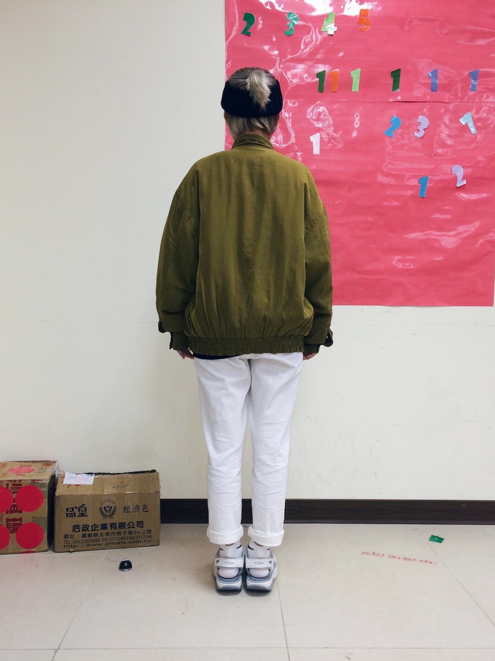 「vintage、vintage style、MBT、NIKE」｜「MBTのアイテム（サンダル、ホワイト系）」を使った、陳珺さん（レディース・158cm）の冬コーディネートの1枚目の写真