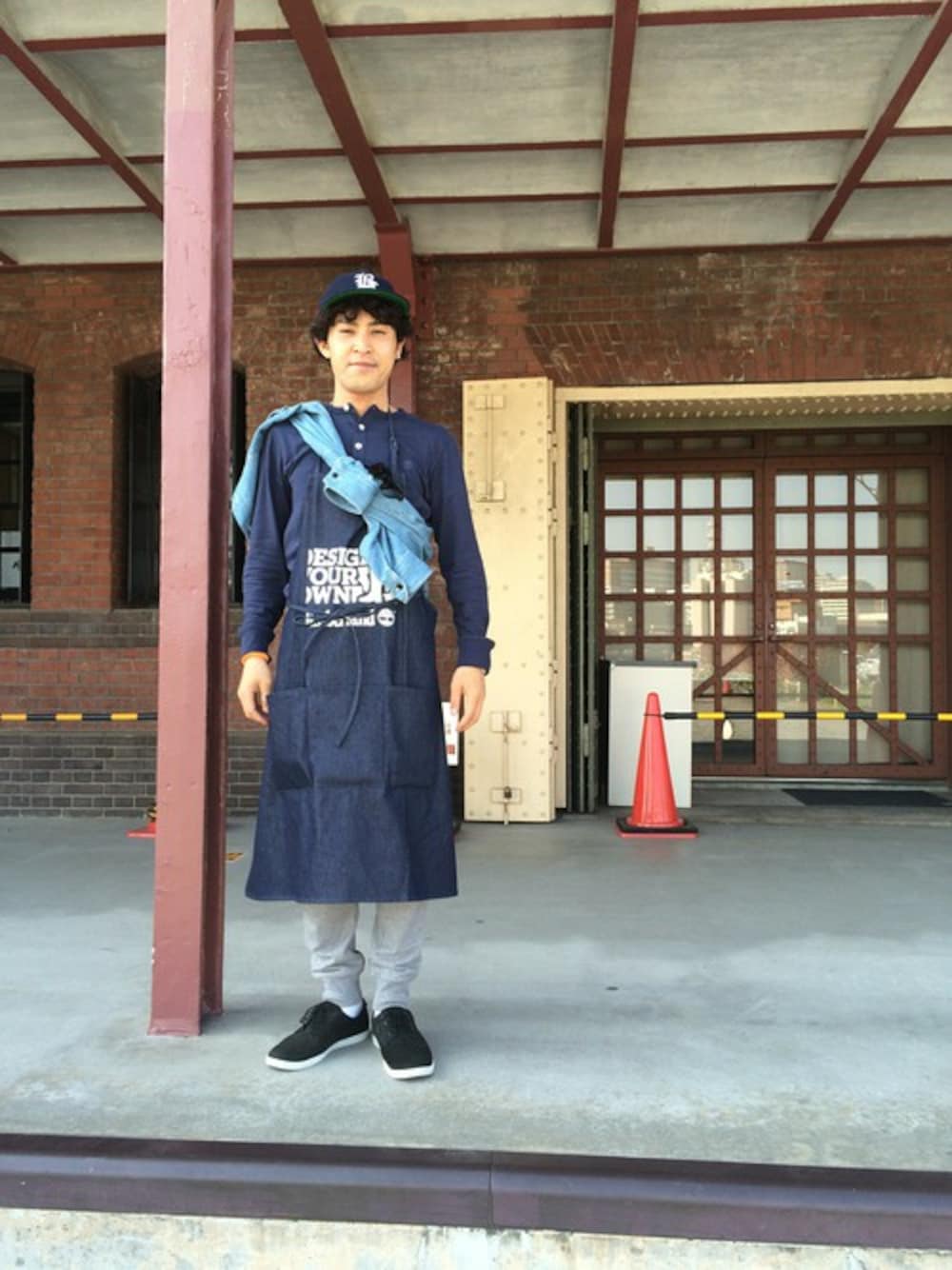 「#timberland、#エプロン、#ティンバーランド、#timberlanddyo」｜「Timberlandの長袖　へリングリバー　ヘンリーティーシャツ（Tシャツ/カットソー、ブラック系）」を使った、Yo_c_keyさん（メンズ・170cm）の春コーディネートの1枚目の写真
