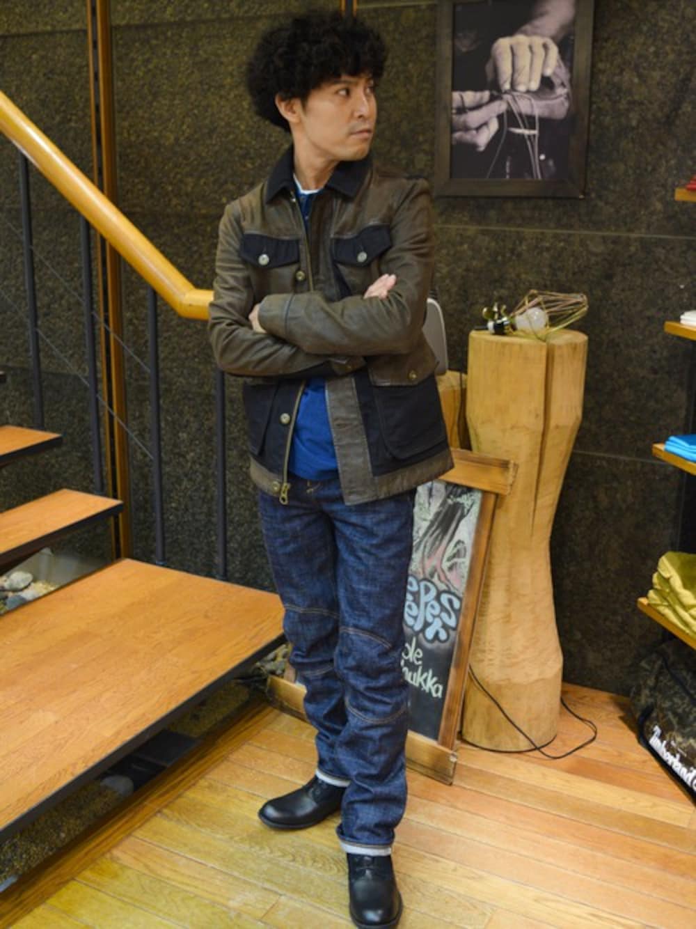 「デニム、ジーンズ、レザージャケット、ティンバーランド、バイカースタイル、Timberland、バイカーパンツ、バイカーブーツ」｜「Timberlandのトンプソンレイク　デニム（デニムパンツ、ブルー系）」を使った、Yo_c_keyさん（メンズ・170cm）の秋コーディネートの1枚目の写真