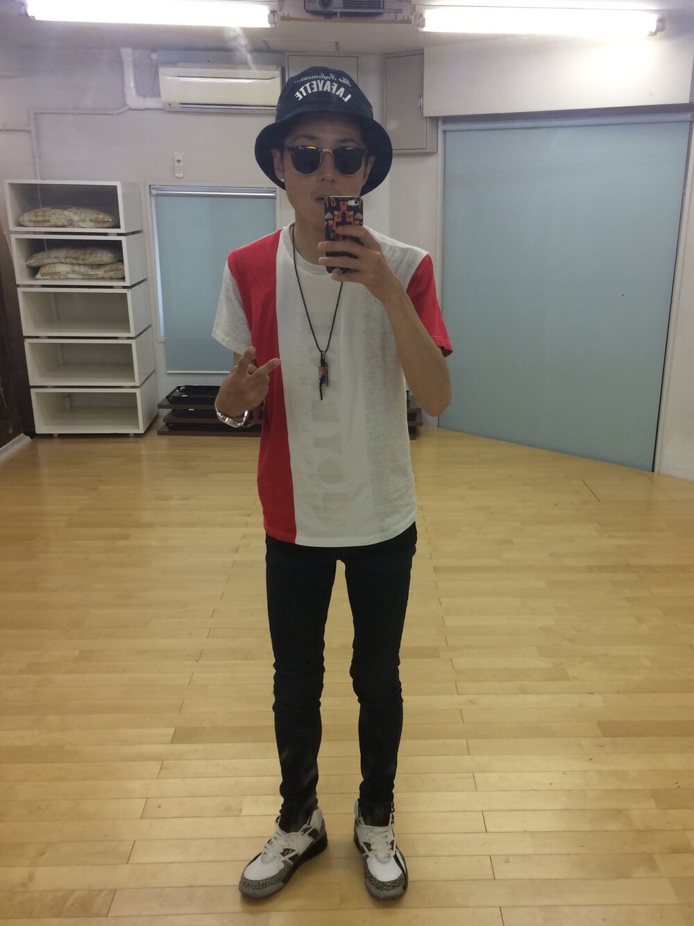 「練習、ダンス、dance、studio、赤白、street、七舞廻」｜「LafayetteのLafayette - INFAMOUS BUCKET HAT（ハット、ブラック系）」を使った、TKS(Takashi)さん（メンズ・174cm）の夏コーディネートの1枚目の写真