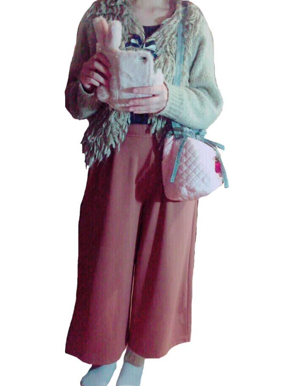 「SWATi、ガウチョパンツ、ベージュコーデ、秋のコーデ、ニット、リボン、ハンドメイド、mimi、秋コーデ」｜「mimiのアイテム（ショルダーバッグ、ピンク系）」を使った、aiさん（レディース・158cm）の秋コーディネートの1枚目の写真