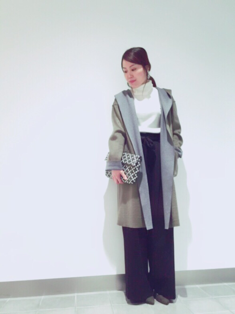 「秋冬、秋のコーデ、コーディガン、autumn、ワイドパンツ、きれいめカジュアル」｜「URBAN RESEARCHのUR ワイドリブタートルプルオーバー（ニット/セーター、ホワイト系）」を使った、tammy♡さん（レディース・155cm）の秋コーディネートの1枚目の写真
