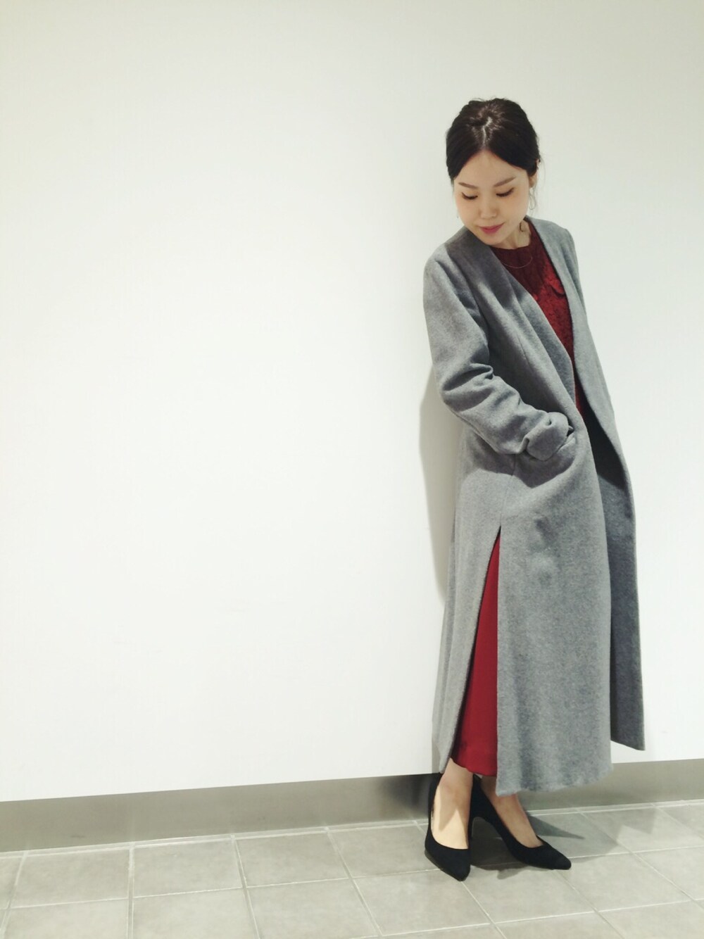 「大人コーデ、ドレス、二次会、ガウチョパンツ、赤、クリスマス、シンプル」｜「URBAN RESEARCHのアイテム（ジャケット/アウター、グレー系）」を使った、tammy♡さん（レディース・155cm）の冬コーディネートの1枚目の写真