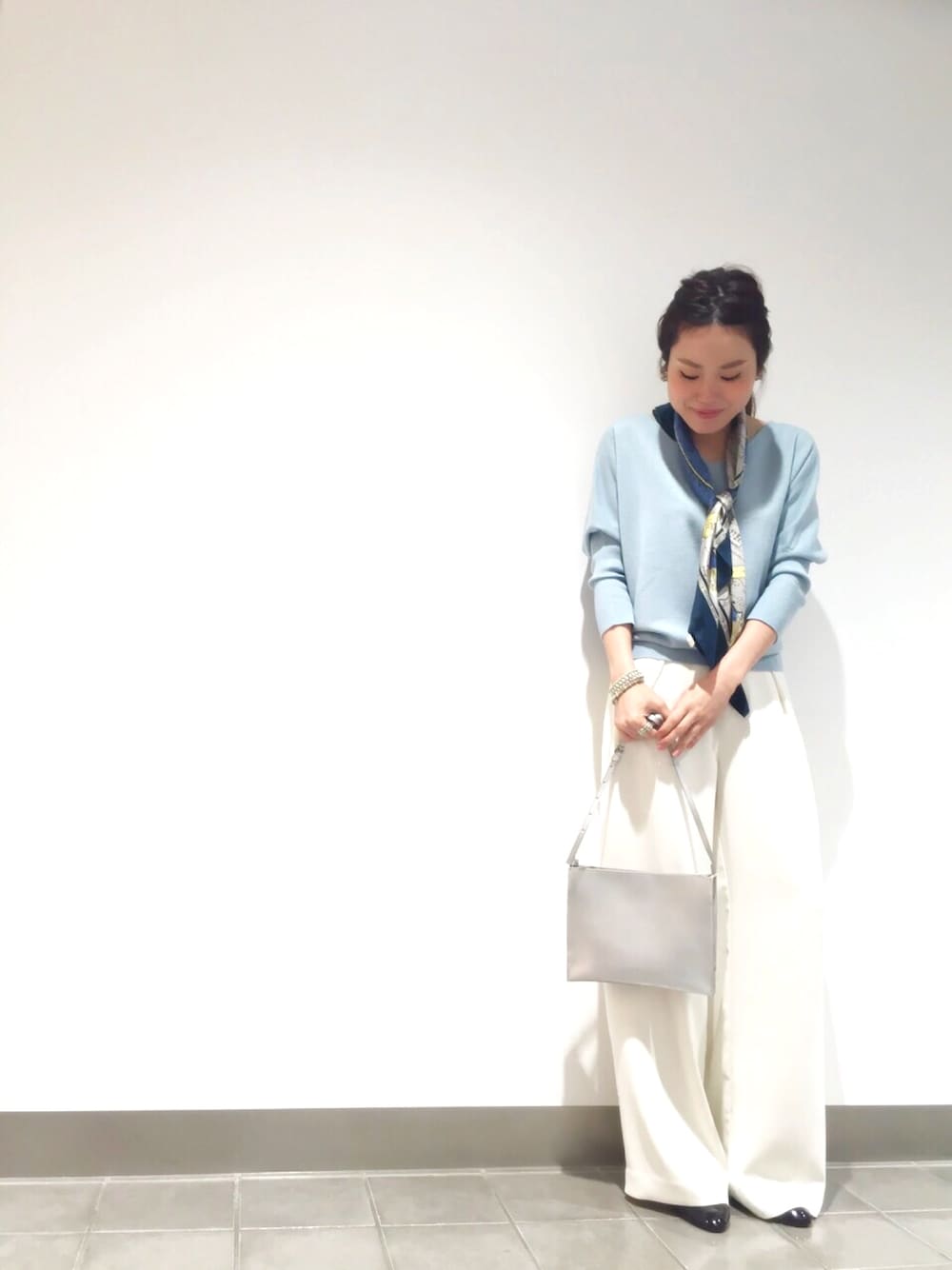 「春、ブルー、ワイドパンツ、オトナカジュアル、きれいめカジュアル」｜「URBAN RESEARCHのUR ミラノリブドルマンニット（ニット/セーター、ブルー系）」を使った、tammy♡さん（レディース・155cm）の冬コーディネートの1枚目の写真