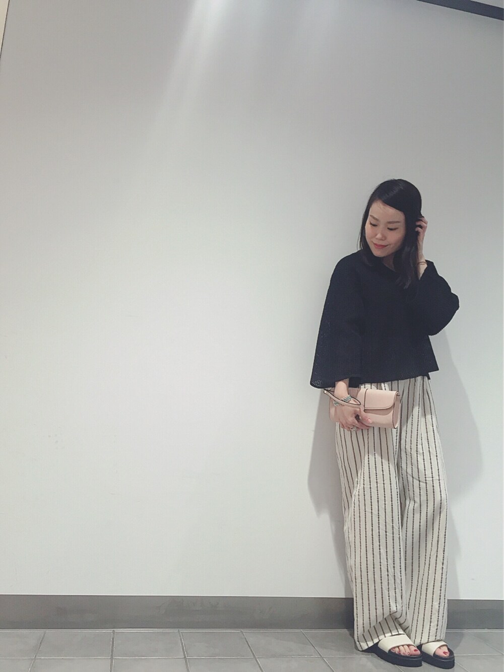 「WEARBOOKエントリー、休日スタイル、はるコーデ、outfit、ootd、ストライプ」｜「URBAN RESEARCHのアイテム（ニット/セーター、ブラック系）」を使った、tammy♡さん（レディース・155cm）の春コーディネートの1枚目の写真