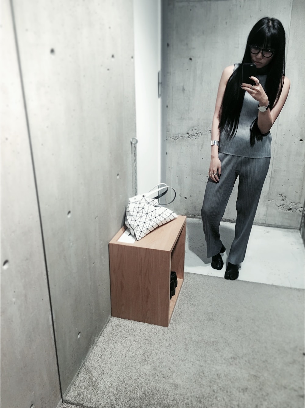 「ISSEY MIYAKE、PLEATS PLEASE、Maison Martin Margiela、Maison Margiela、足袋ブーツ、baobao、BAO BAO ISSEY MIYAKE、Daniel Wellington、SET UP、ダテメガネ」｜「BAO BAO ISSEY MIYAKEのアイテム（トートバッグ、ホワイト系）」を使った、YURI NAKAMURAさん（レディース・158cm）の夏コーディネートの1枚目の写真