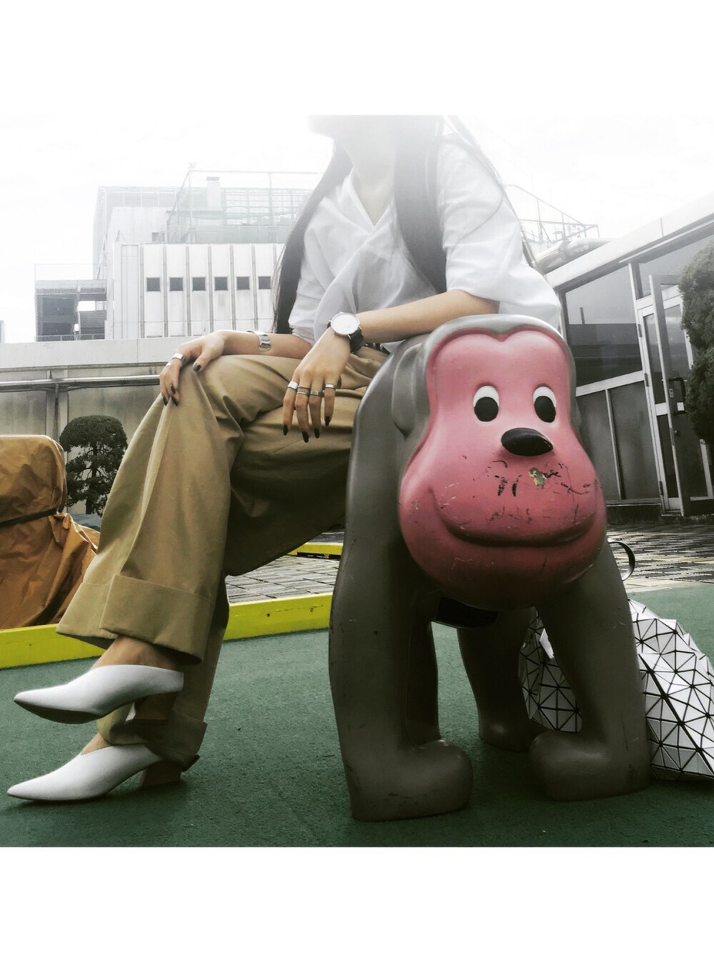 「ROPE' PICNIC(ROPE' PICNIC)、ZARA、made in HEAVEN、Cry.、ISSEY MIYAKE、BAO BAO ISSEY MIYAKE、baobao、Daniel Wellington、ワイドパンツ、ドラフトRP」｜「made in HEAVENのアイテム（チノパンツ、ベージュ系）」を使った、YURI NAKAMURAさん（レディース・158cm）の夏コーディネートの1枚目の写真
