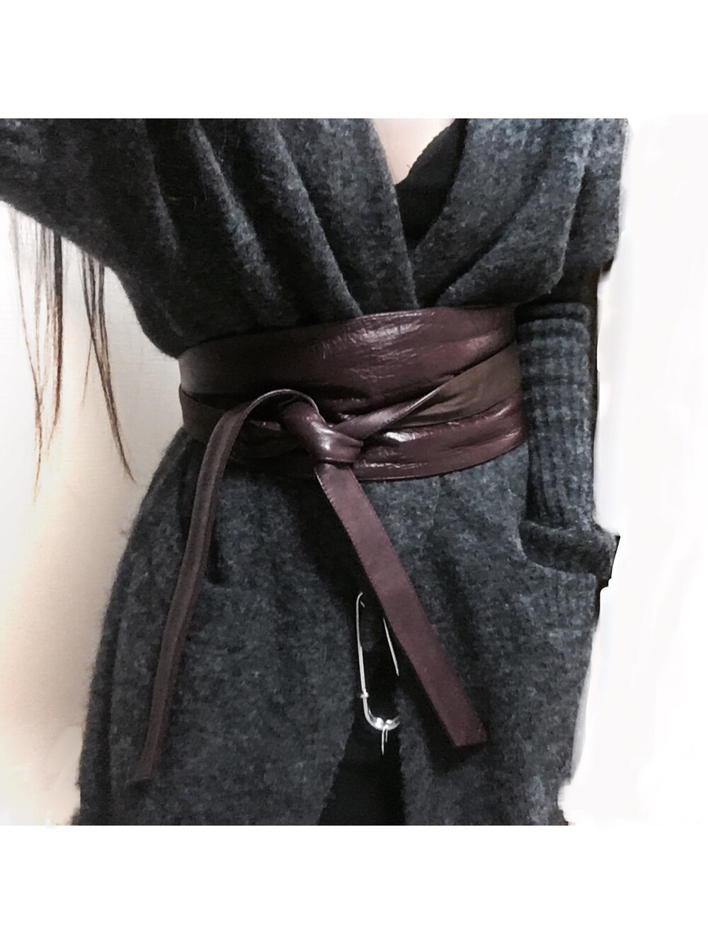 「サッシュベルト、JUNMIKAMI、ZARA、アクネ、ACNE、AcneStudios、ニットカーディガン、秋のコーデ、シンプル、大人コーデ」｜「junmikamiのアイテム（ベルト、レッド系）」を使った、YURI NAKAMURAさん（レディース・158cm）の秋コーディネートの1枚目の写真