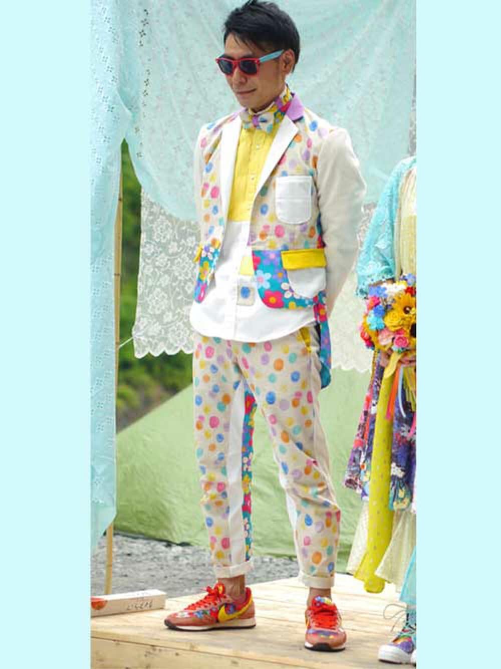 その他のテーラードジャケット、その他のラッピングキット、その他のその他を着用したメンズの夏コーディネートの1枚目の写真