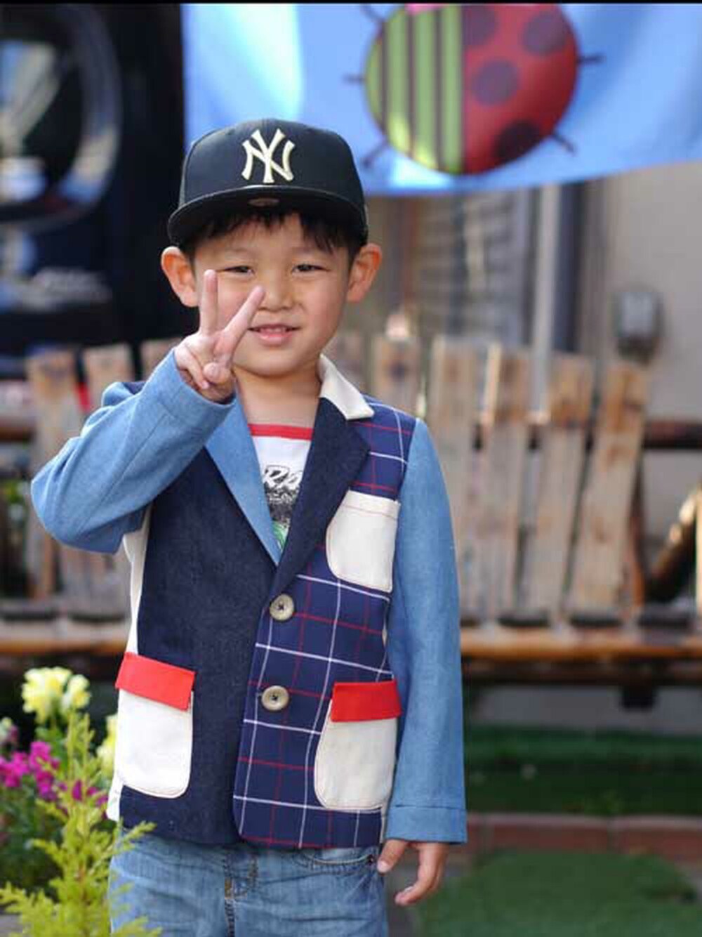 「デニム、キャップ、子供服、ロングジャケット、NIRAME.CO、結婚式、親子コーデ」｜「NIRAME.COの真面目にフザけたこども服。（シャツ/ブラウス、その他）」を使った、NIRAME.COさん（メンズ・120cm）の夏コーディネートの1枚目の写真