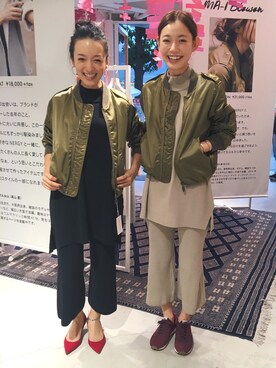「NERGY（ナージー）のアイテム（MA-1）」を使った、阿久津ゆりえさん（レディース・167cm）の秋コーディネート