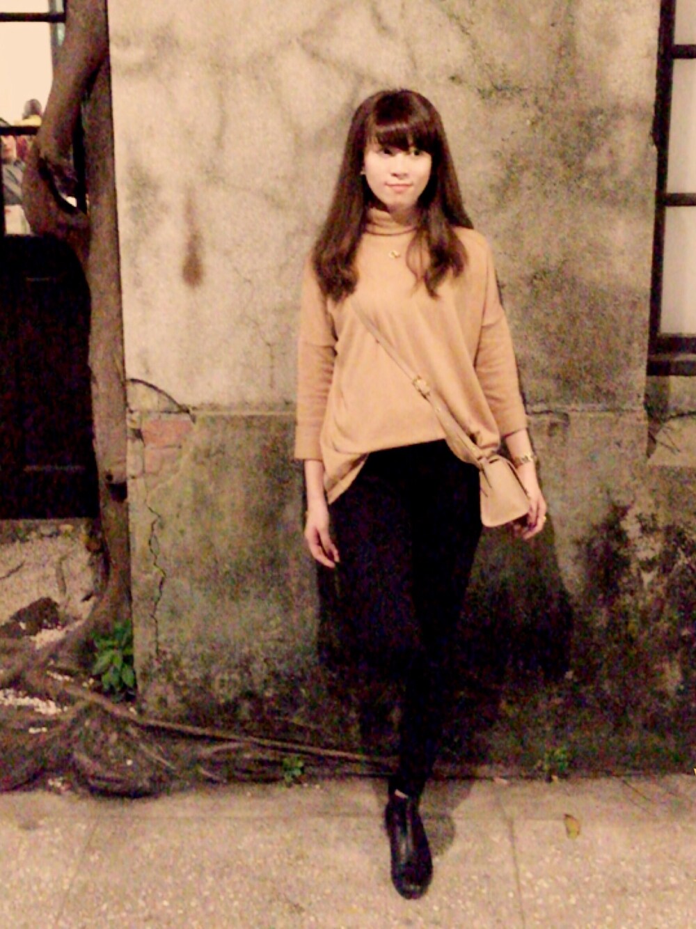 「ZARAのアイテム（スウェット、ベージュ系）」を使った、LCさん（レディース・158cm）の春コーディネートの1枚目の写真