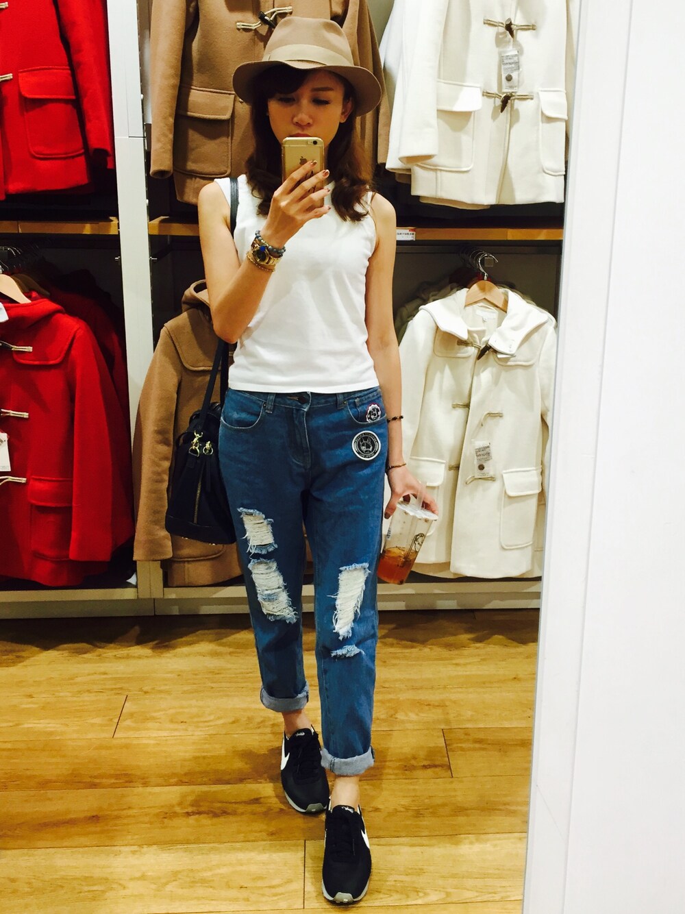「PAZZOのアイテム（デニムパンツ、ブルー系）」を使った、LCさん（レディース・158cm）の秋コーディネートの1枚目の写真