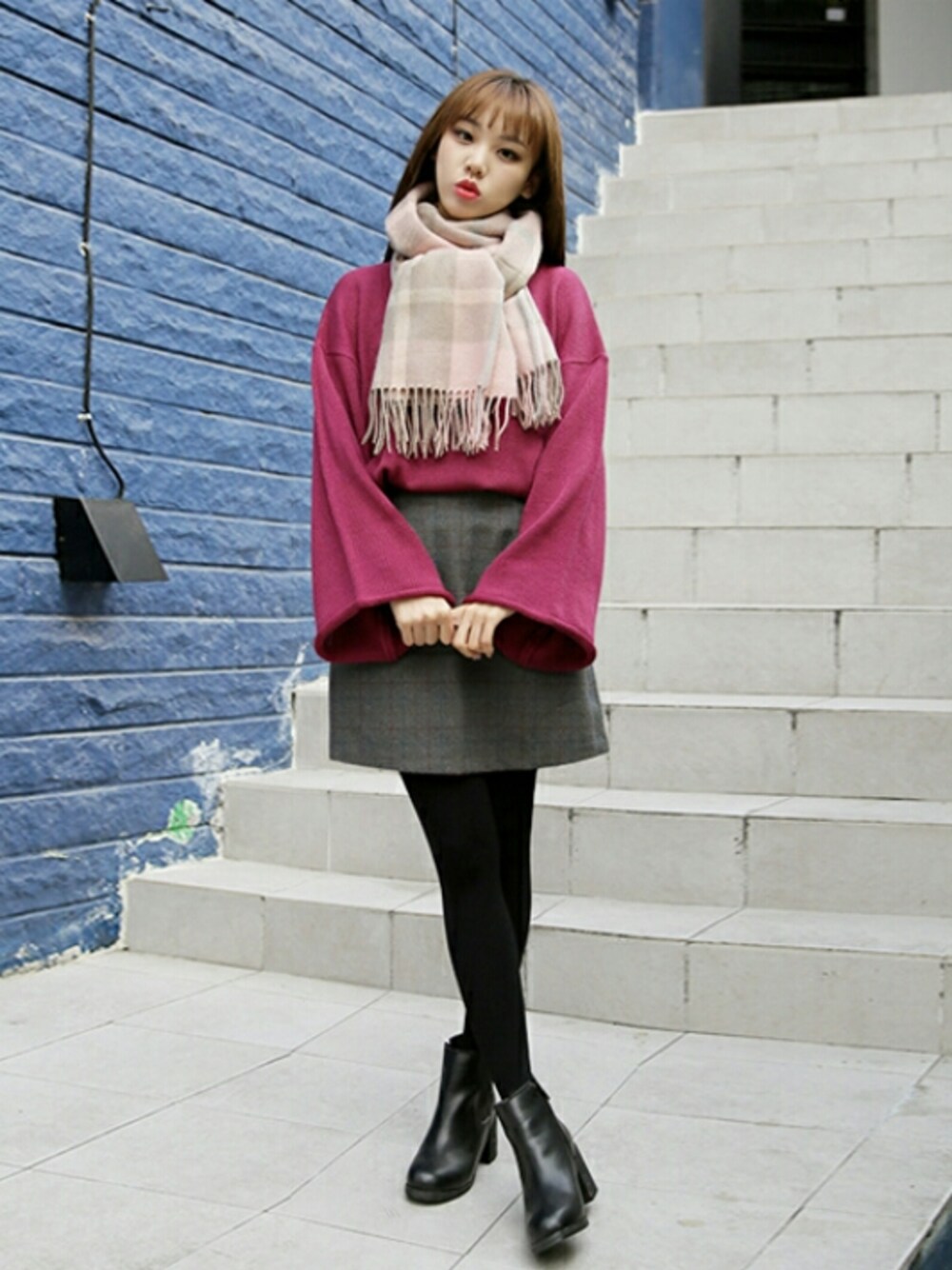 「luvluvme、韓国ファッション、韓国、オルチャンファッション、おるちゃん、ガーリー、チェック」｜「luvluvmeのアイテム（マフラー、ピンク系）」を使った、luvluvme.jpさん（レディース・162cm）の秋コーディネートの1枚目の写真