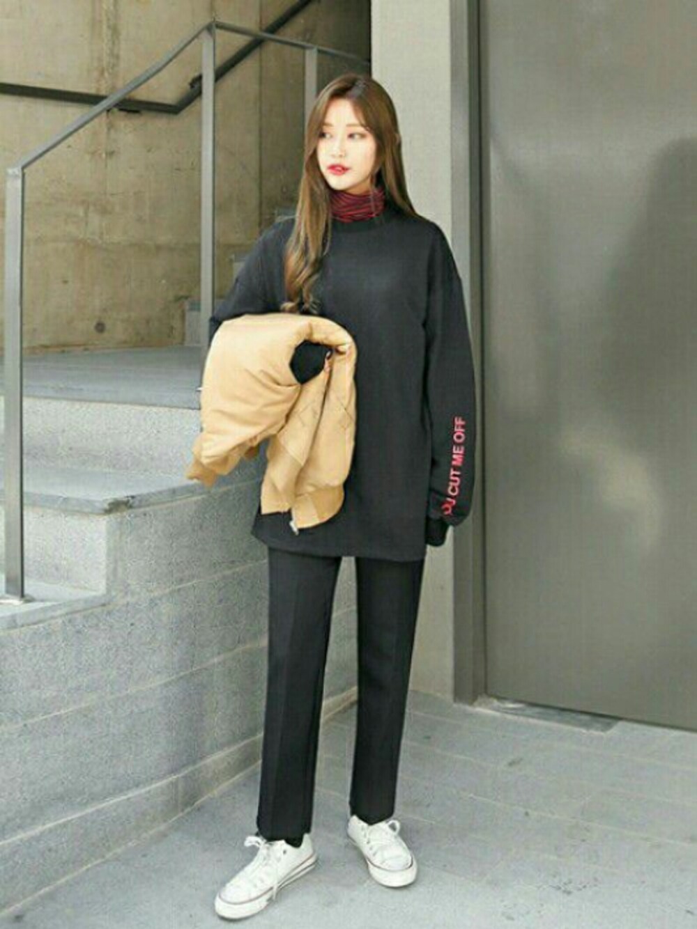 「luvluvme、韓国ファッション、韓国、オルチャンファッション、おるちゃん、カジュアルコーデ」｜「luvluvmeのアイテム（スウェット、ブラック系）」を使った、luvluvme.jpさん（レディース・163cm）の秋コーディネートの1枚目の写真