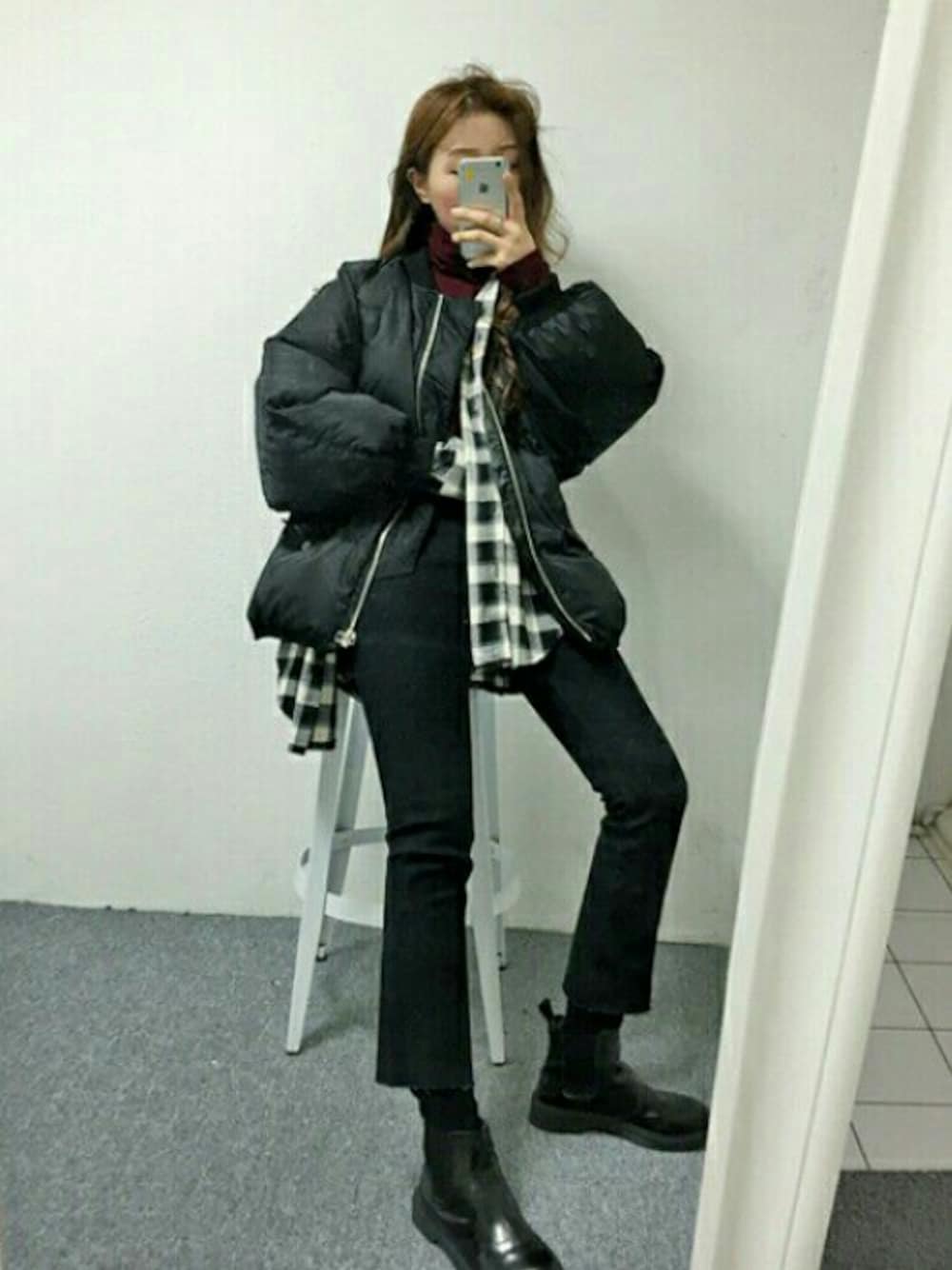 「luvluvme、ラブラブミー、韓国ファッション、韓国ブランド、オルチャンファッション、カジュアル、black」｜「luvluvmeのアイテム（ダウンジャケット/コート、ブラック系）」を使った、luvluvme.jpさん（レディース・163cm）の秋コーディネートの1枚目の写真