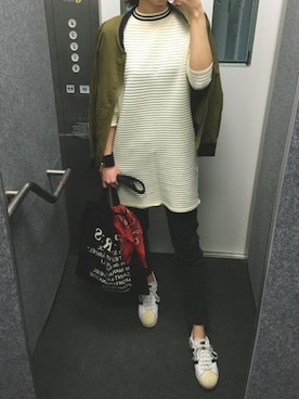 「Lee（リー）のアイテム（その他パンツ）」を使った、トモコさん（レディース・165cm）の春コーディネート