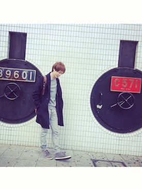 「スーツセレクトのアイテム（トレンチコート、ブルー系）」を使った、Nguyen Phatさん（メンズ）の春コーディネート