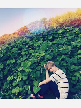 「GLOBAL WORK（グローバルワーク）のニットボーダープルオーバー半袖（トップス、ホワイト系）」を使った、Nguyen Phatさん（メンズ）の秋コーディネート