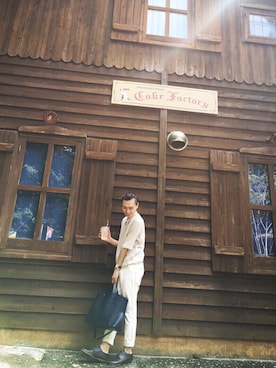 「HARE（ハレ）のアイテム（トップス、ベージュ系）」を使った、Nguyen Phatさん（メンズ）の秋コーディネート