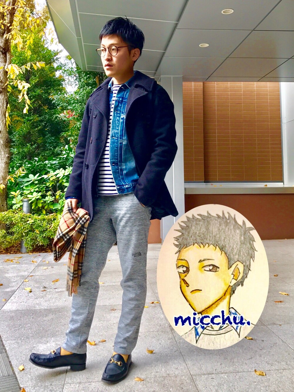 ブルー系のデニムジャケット、グレー系のその他パンツ、ブラック系のその他シューズを着用したメンズの冬コーディネートの1枚目の写真