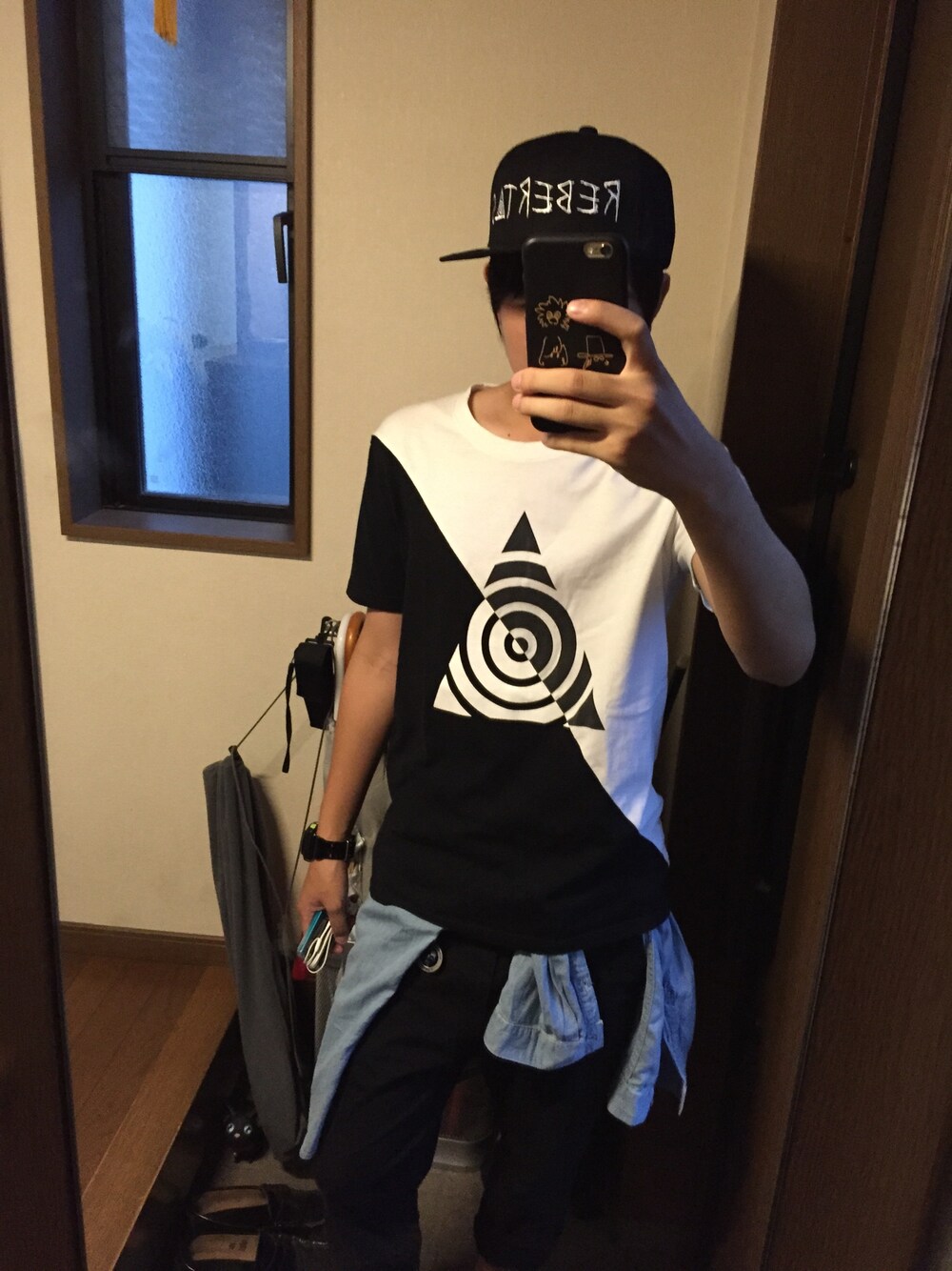 「REBERTASのアイテム（Tシャツ/カットソー、ブラック系）」を使った、コスモブラックさん（メンズ・166cm）の夏コーディネートの1枚目の写真