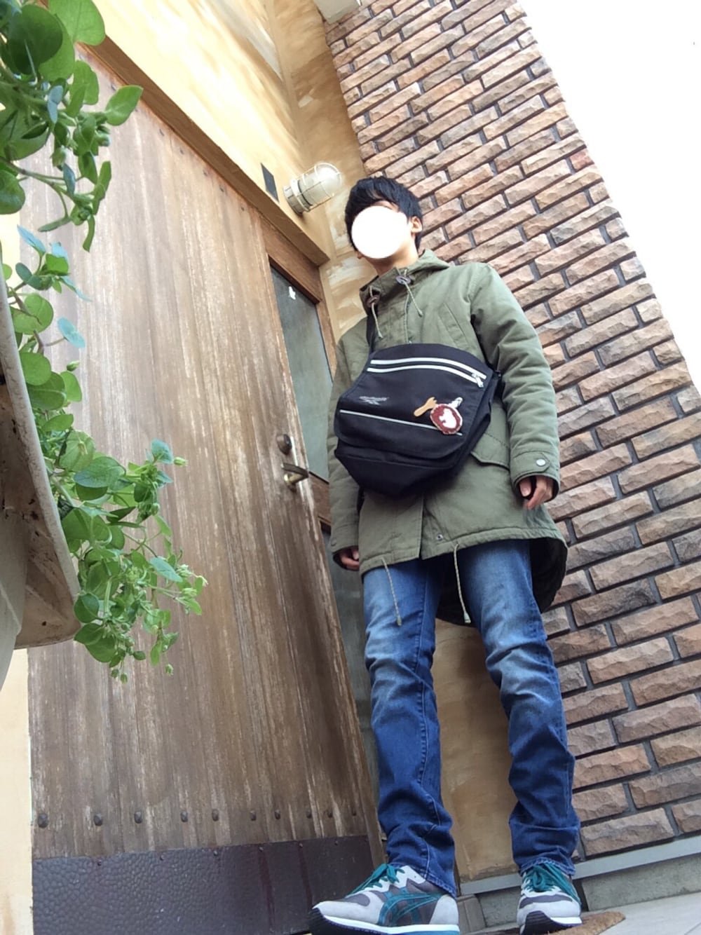 「モッズコート、ブローチ、ハンドメイド、Onitsuka Tiger、reebok、携帯スタンド、高校生」｜「Onitsuka Tigerのアイテム」を使った、ゆきさん（メンズ・171cm）の冬コーディネートの1枚目の写真