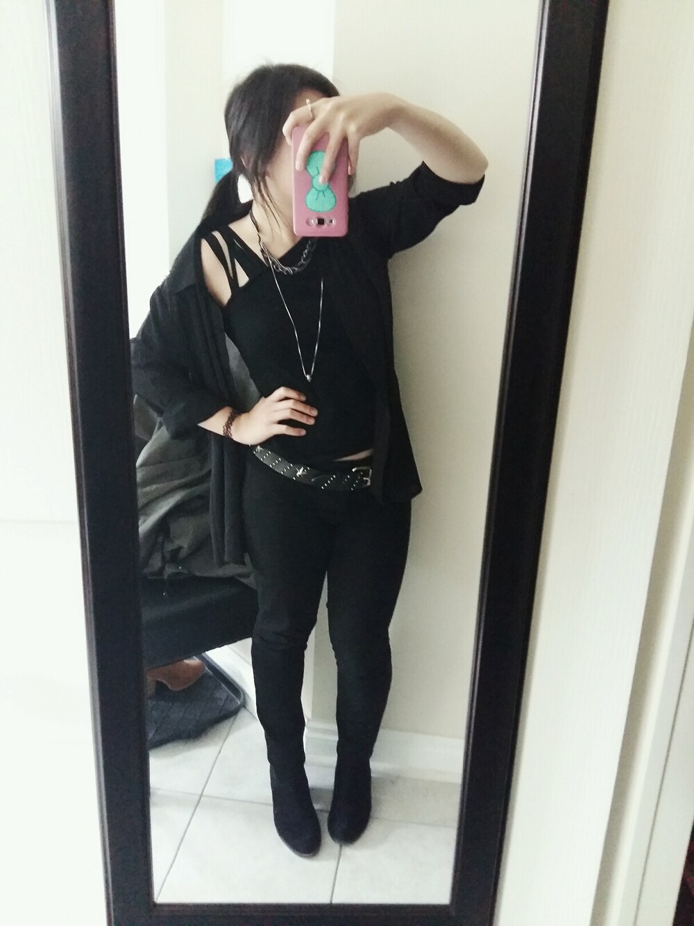 「rock、punk、black、school」｜「Kate & MelのBlack booties（シューズ、ブラック系）」を使った、Lydia 🌼 靖琳さん（レディース・153cm）の秋コーディネートの1枚目の写真